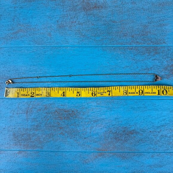 Vintage 1978 AVON Initial Attraction Necklace- "V" Gold Tone - Picture 8 of 8